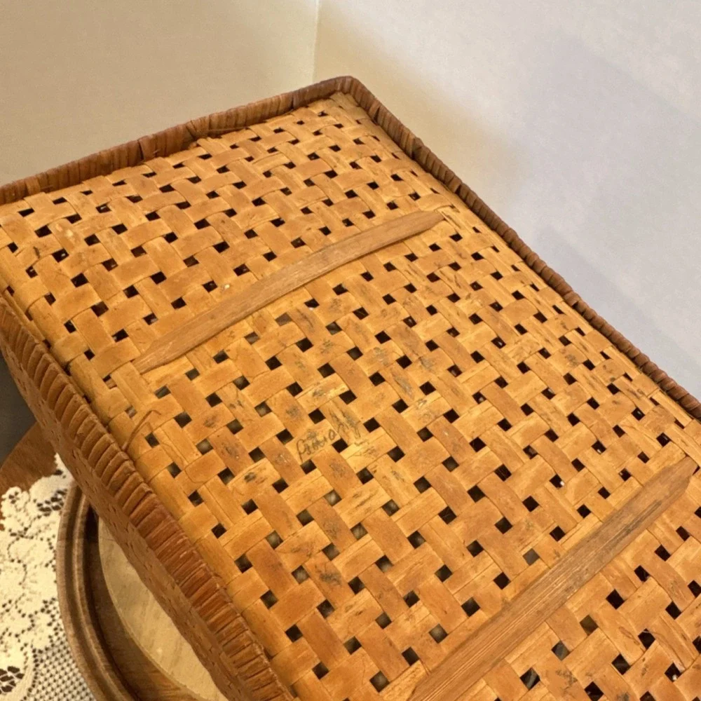 Vintage Handmade Split Bamboo Storage Basket Rattan.Folk art. Rare.